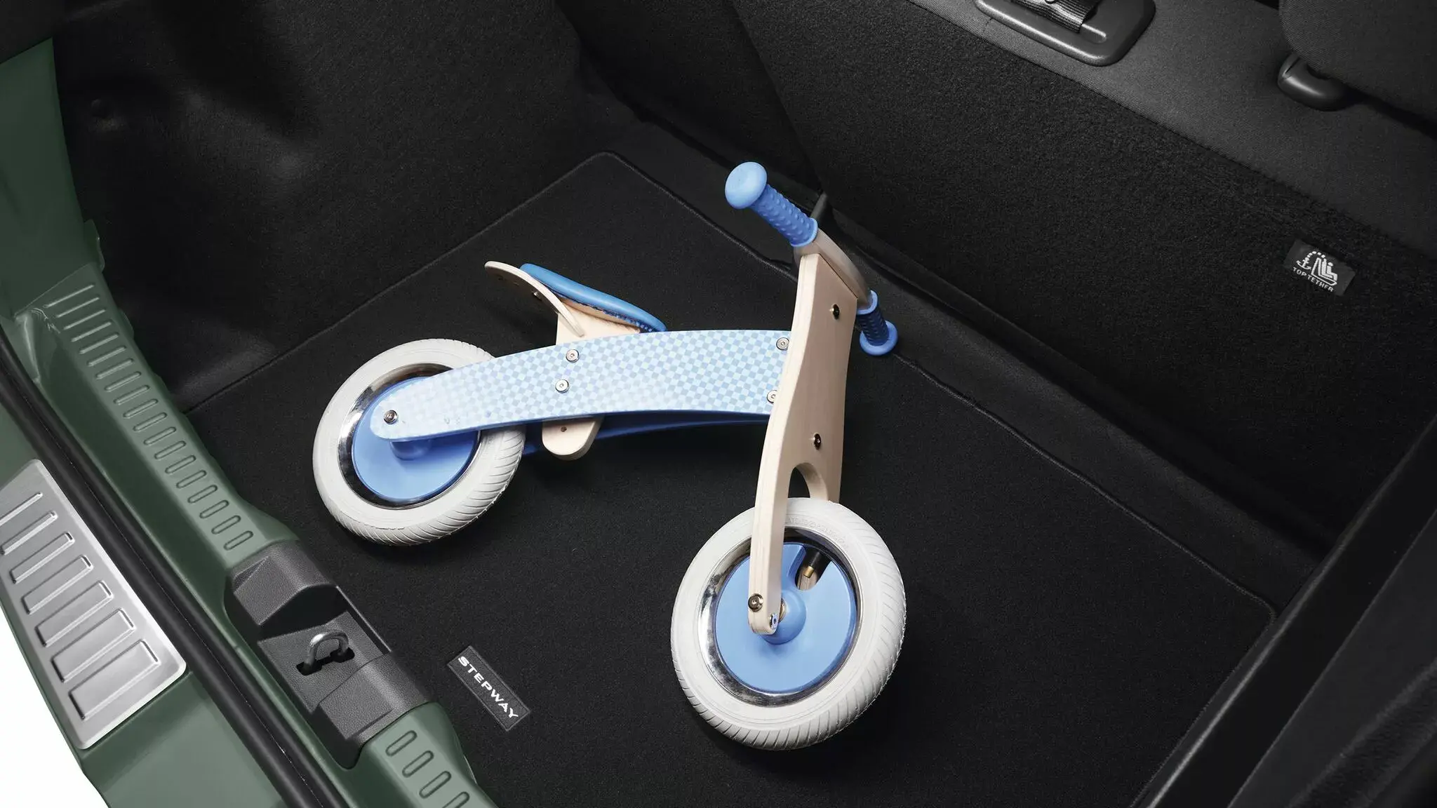 Tapis de coffre et bac de coffre thermoformé